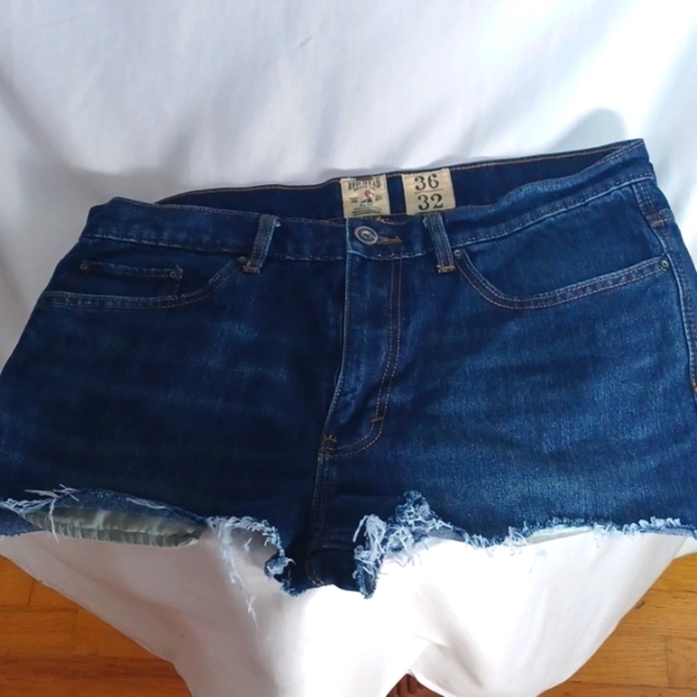 Red Head jean shorts size 36 in a beautiful blue demin cotton polyester blend 💙